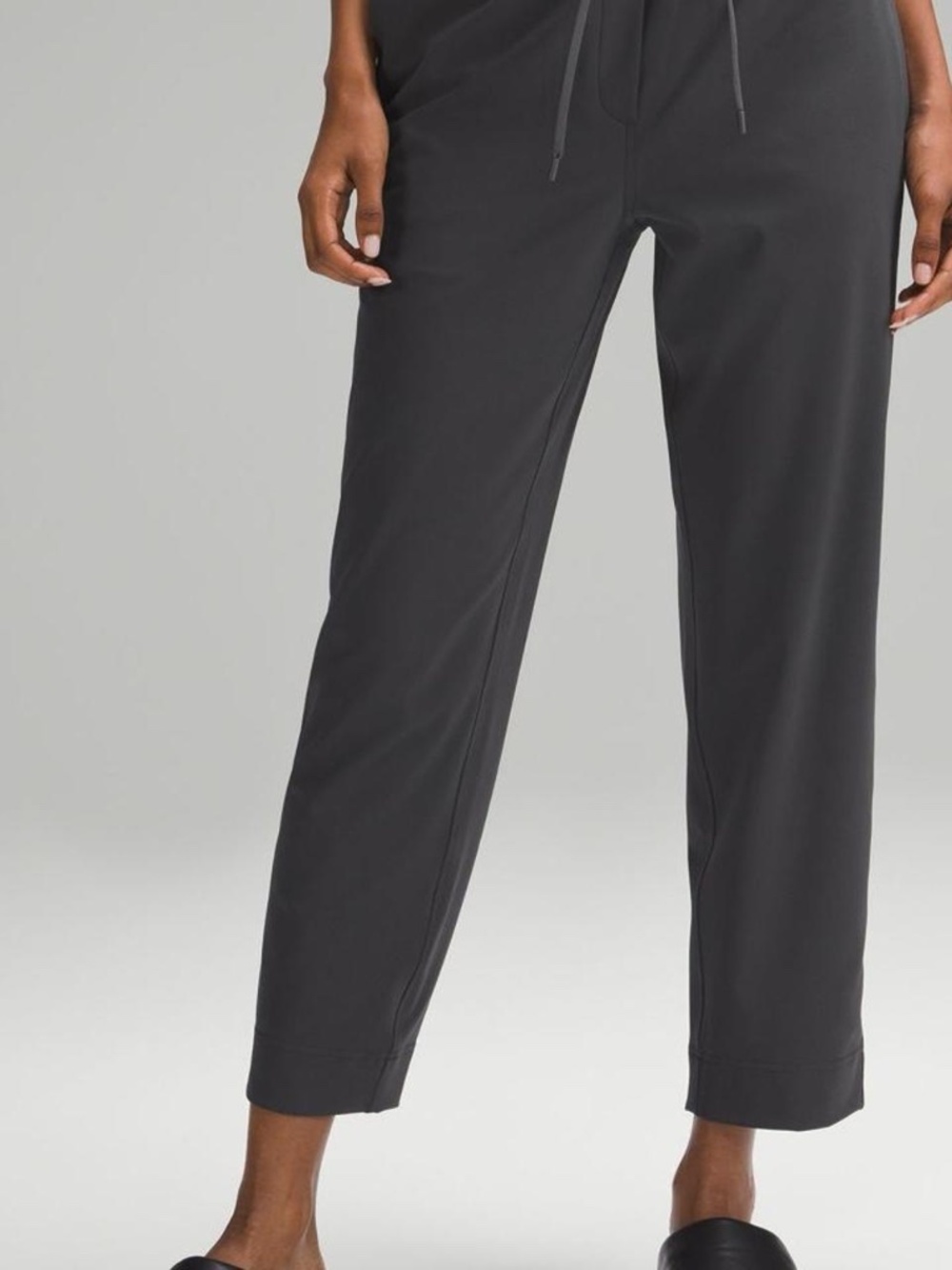 Lululemon Tapered Mid-Rise 7/8 Length Pants Medium